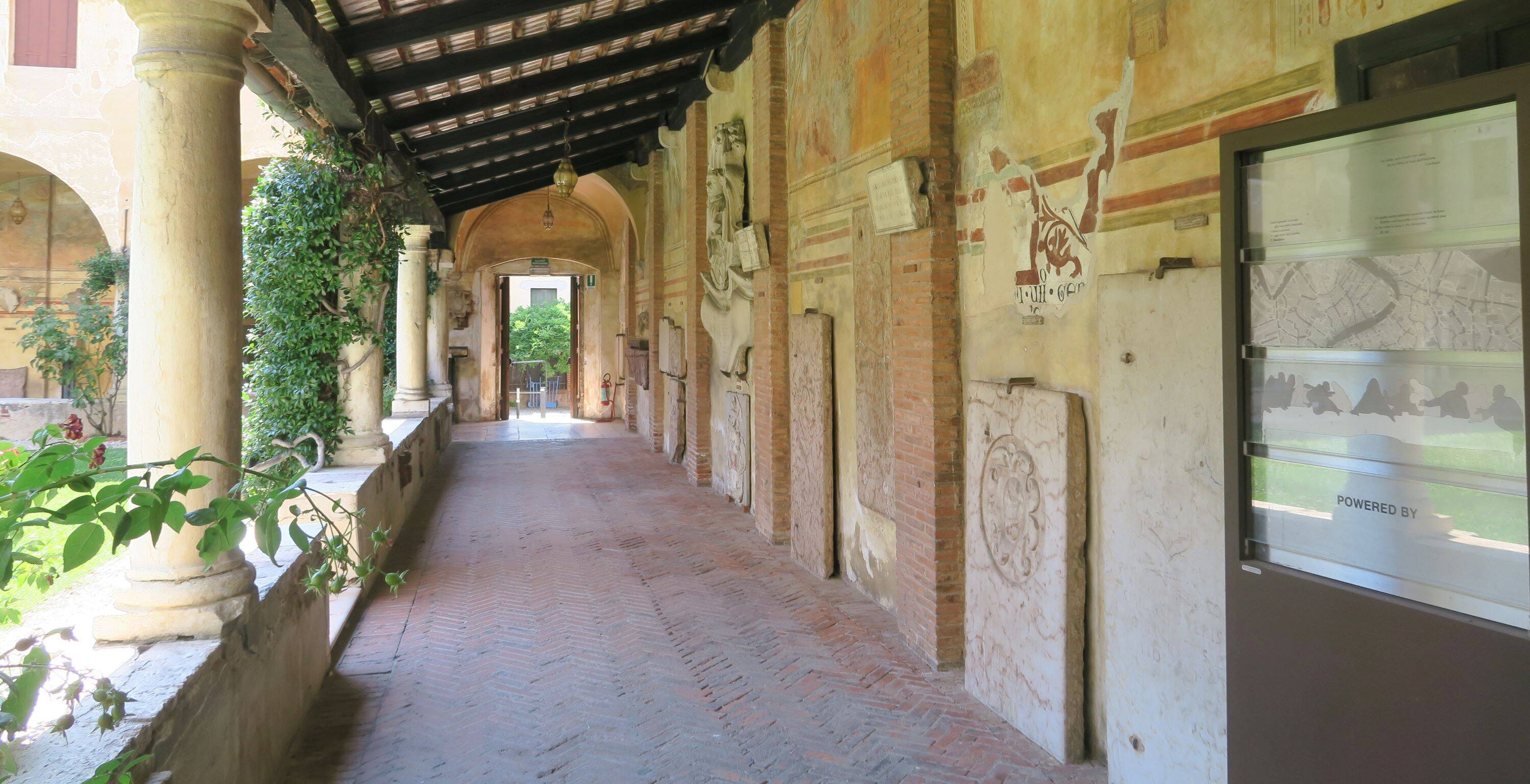 Porträt Christina lachend